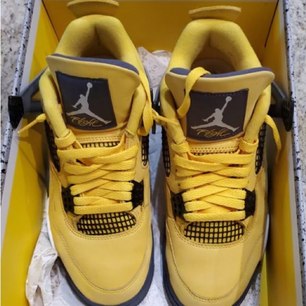 Air jordan 4 lighting